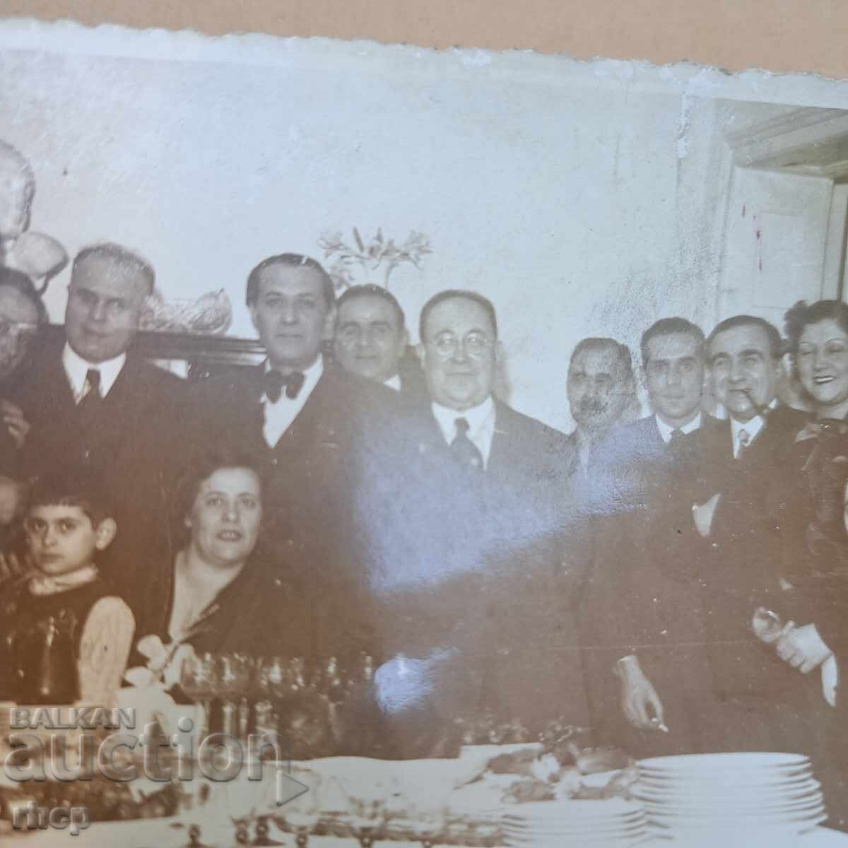 Κυρίες και κύριοι της δεκαετίας του 1930, Σόφια, φωτογραφία, Βασίλειο της Βουλγαρίας με τιμή € 4.00 | 7.82 BGN Κυρίες και κύριοι της δεκαετίας του 1930, Σόφια, φωτογραφία, Βασίλειο της Βουλγαρίας με τιμή € 4.00 | 7.82 BGN