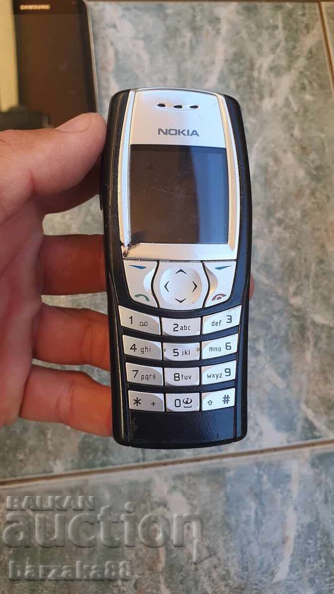Auction  Old phones for parts 10 pieces