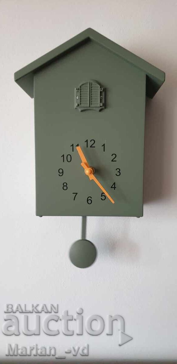 Electronic cuckoo clock works well and accurately Electronic cuckoo clock works well and accurately