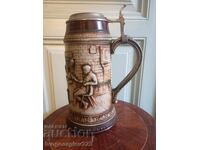 Large beer mug with lid