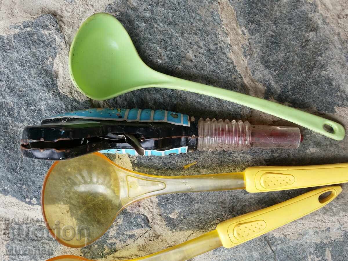 Delivery of gun with three mixers ladles