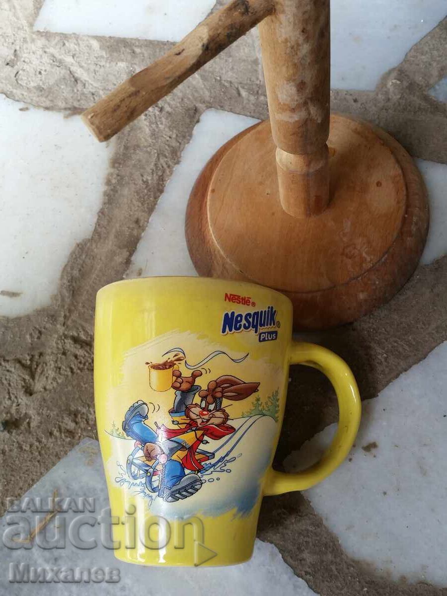 Δημοπρασία Κούπα Nesquik + ξύλινη βάση για κούπες Δημοπρασία Κούπα Nesquik + ξύλινη βάση για κούπες