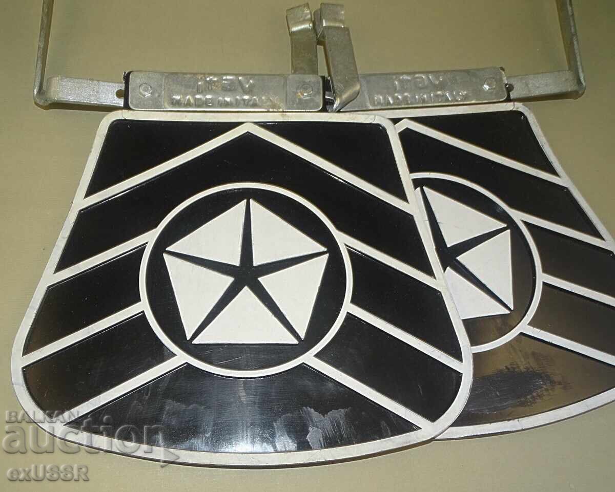 Licitație 2 buc. apărători de noroi pentru Chrysler