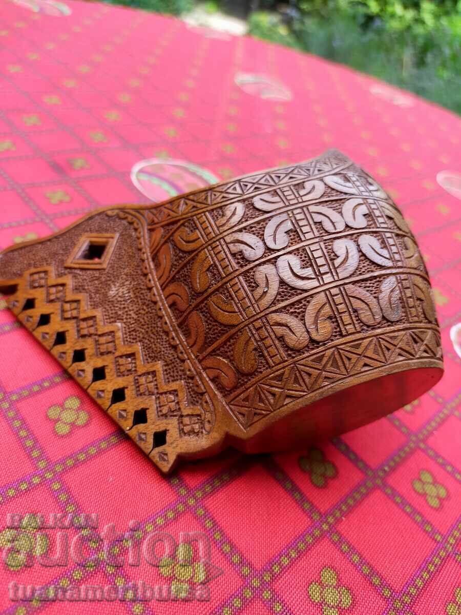 Auction Decorative wooden object Auction Decorative wooden object