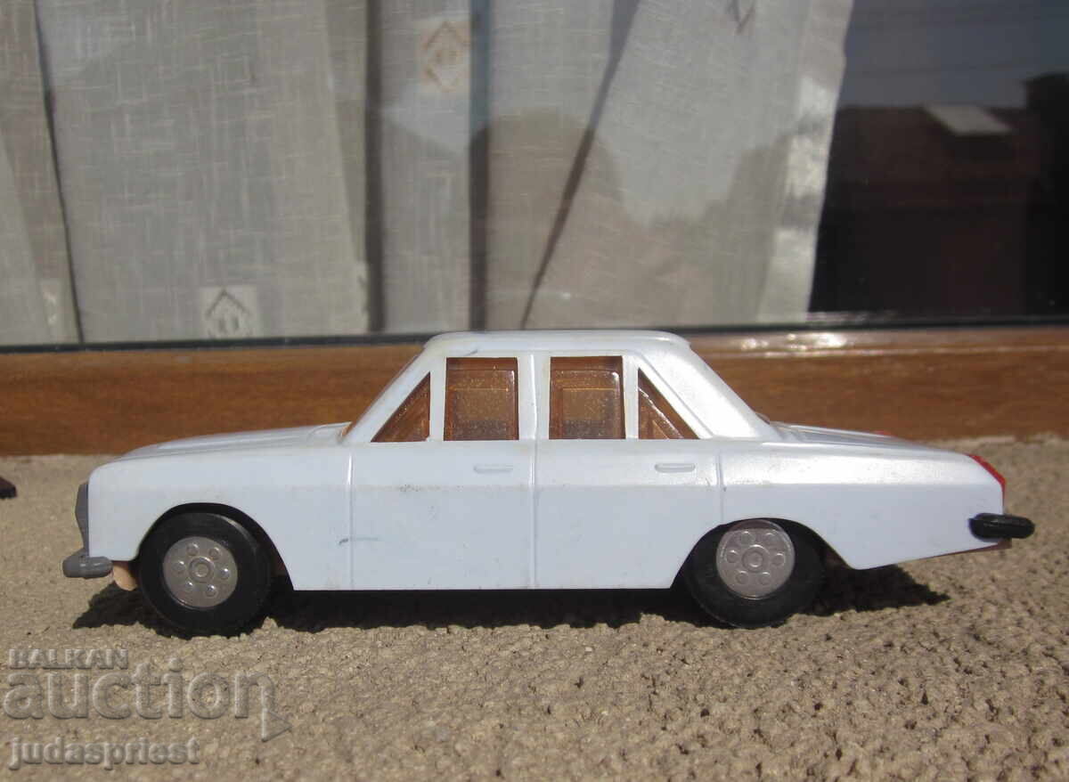 USSR СССР Руска Съветска пластмасова играчка количка Волга - 5 USSR СССР Руска Съветска пластмасова играчка количка Волга - 5