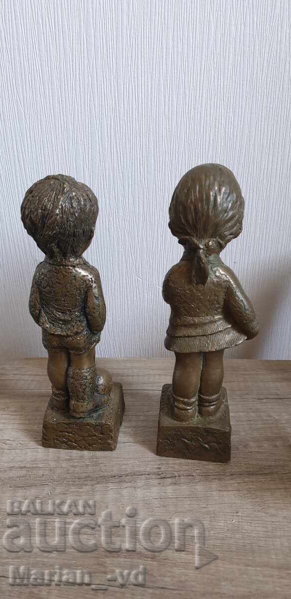 Bronze resin sculptures of a little girl and boy - 5 Bronze resin sculptures of a little girl and boy - 5