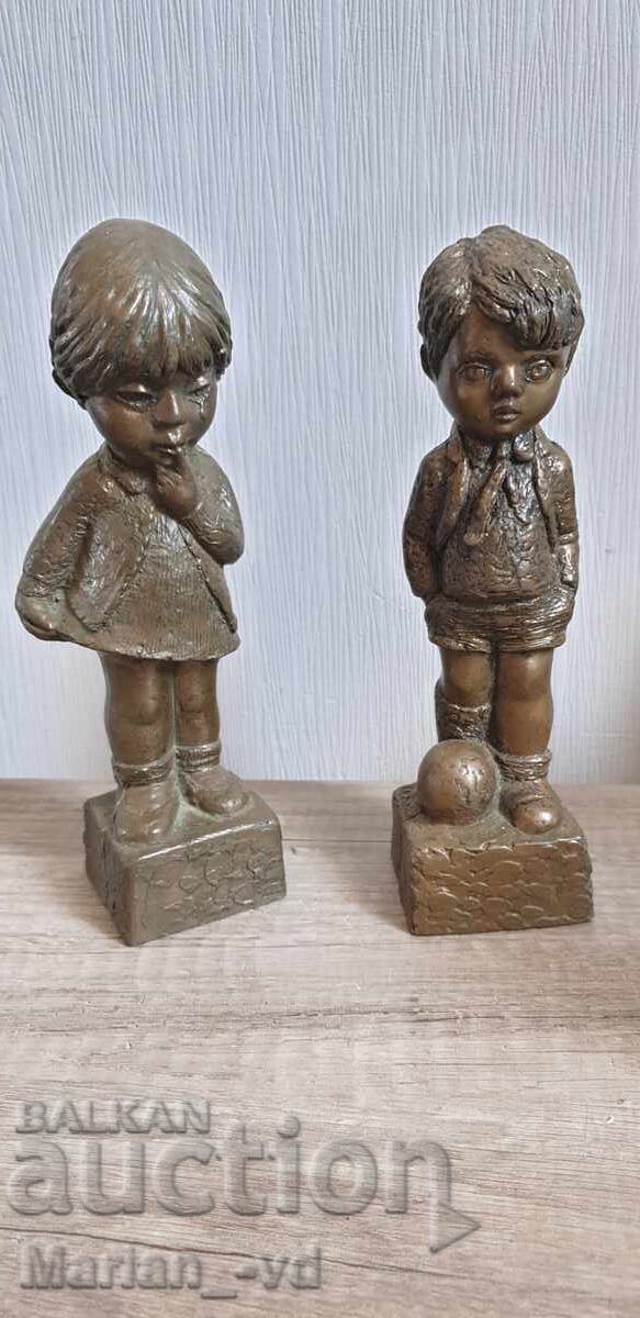 Bronze resin sculptures of a little girl and boy - 7 Bronze resin sculptures of a little girl and boy - 7