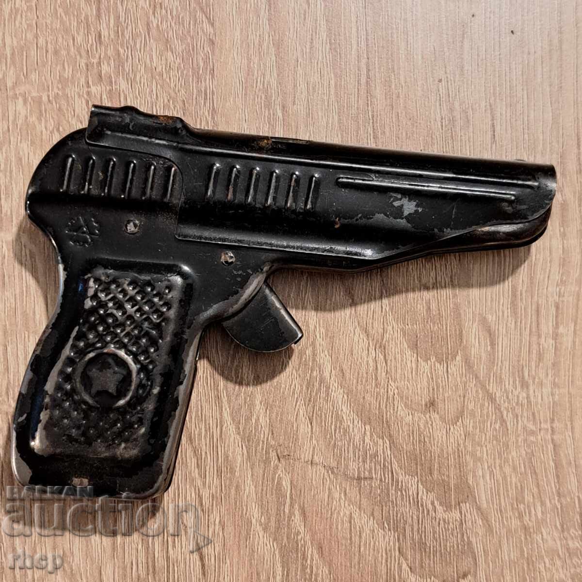 Pistol din tablă jucărie sovietică veche URSS cu preț € 6.00 | 11.74 BGN