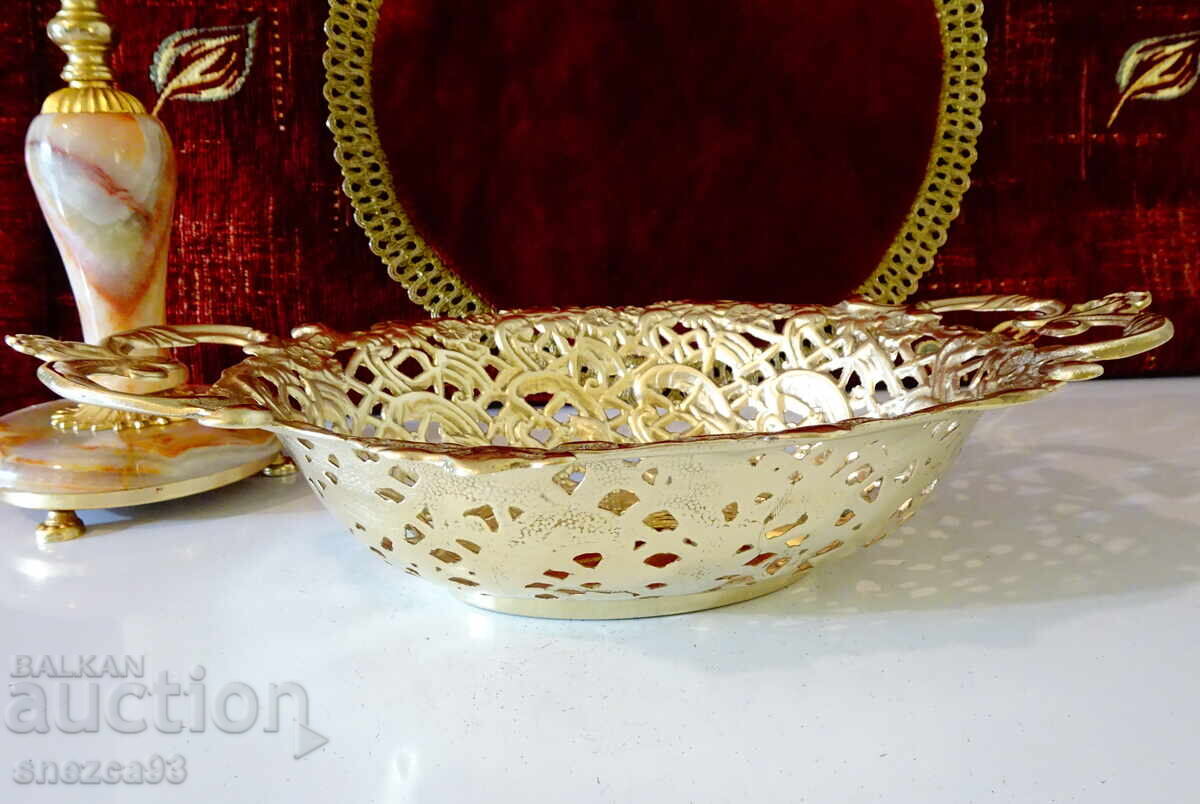 Bronze fruit bowl, jardiniere, gilding, baroque, openwork with price € 66.00 | 129.09 BGN Bronze fruit bowl, jardiniere, gilding, baroque, openwork with price € 66.00 | 129.09 BGN