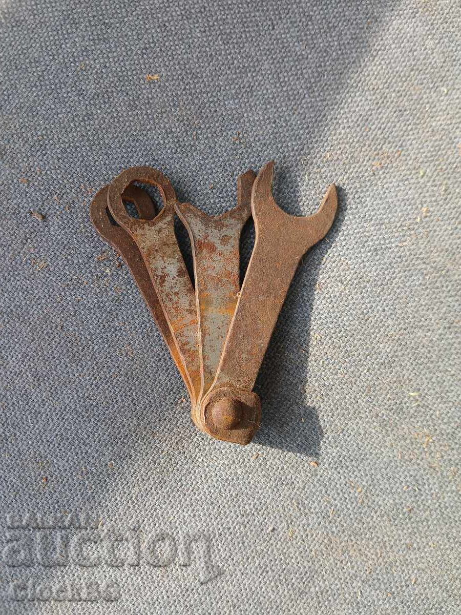 vintage folding bicycle/motorcycle tool with price € 10.00 | 19.56 BGN