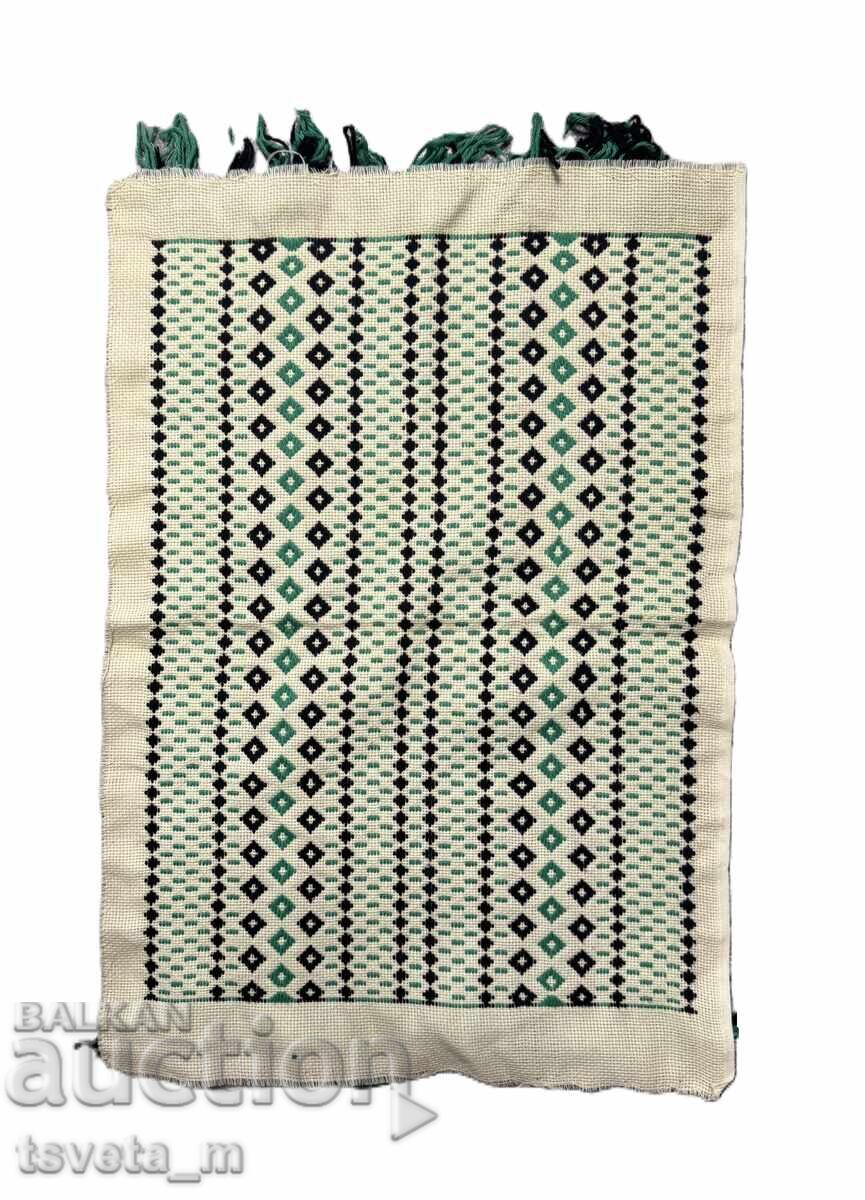 Husă pentru pernă decorativă, lucrată manual cu preț € 4.00 | 7.82 BGN