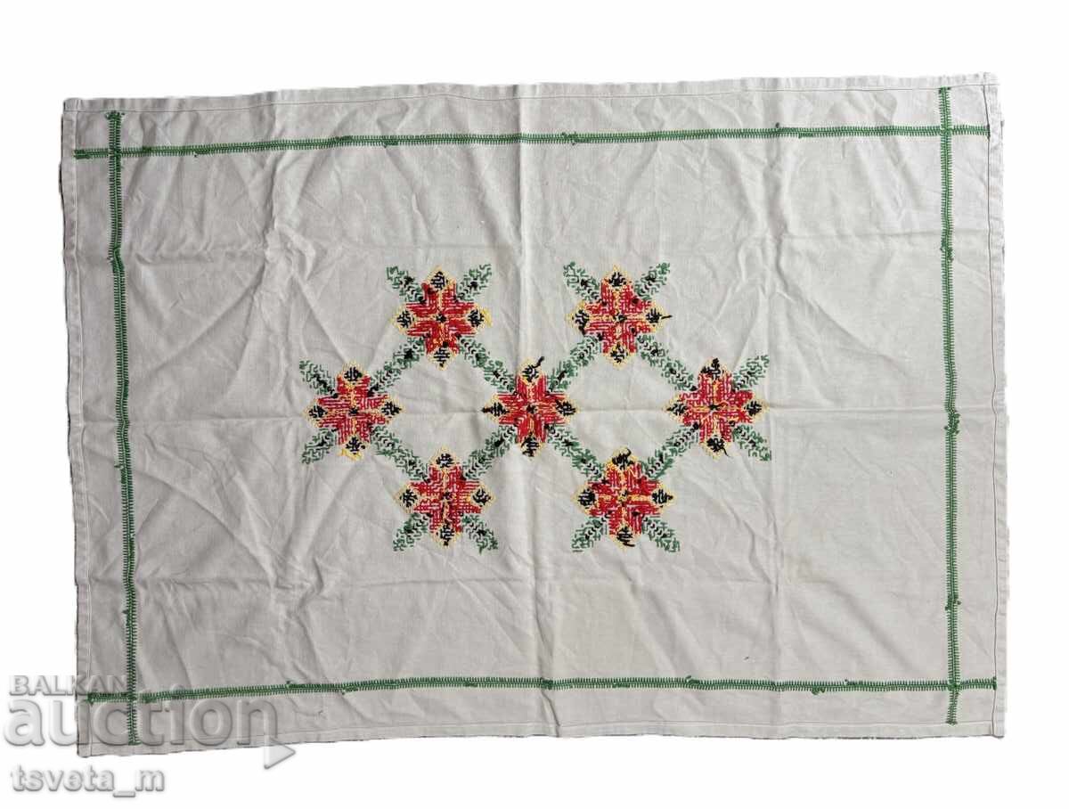 Față de masă din in cu broderie manuală cu preț € 8.00 | 15.65 BGN