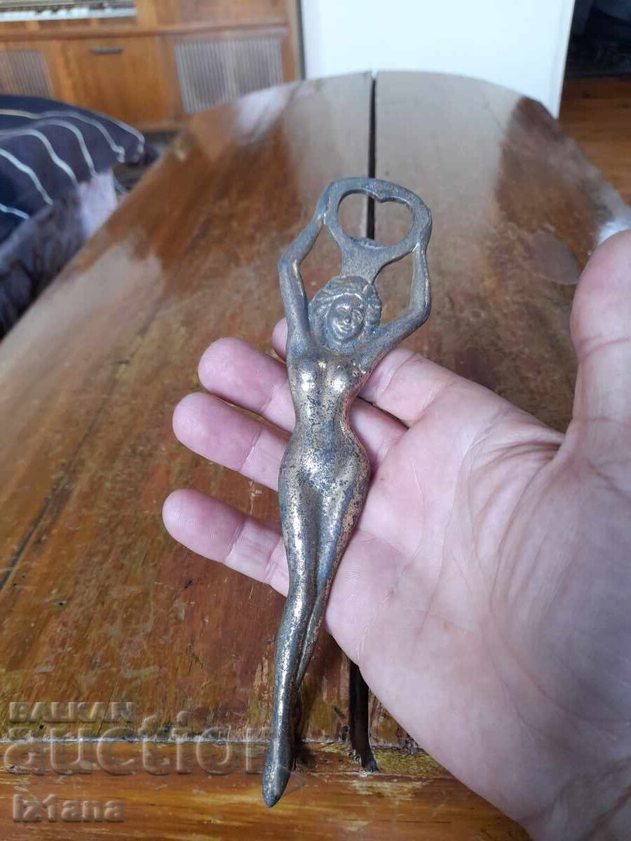 Licitație Un vechi deschizător de sticle Licitație Un vechi deschizător de sticle