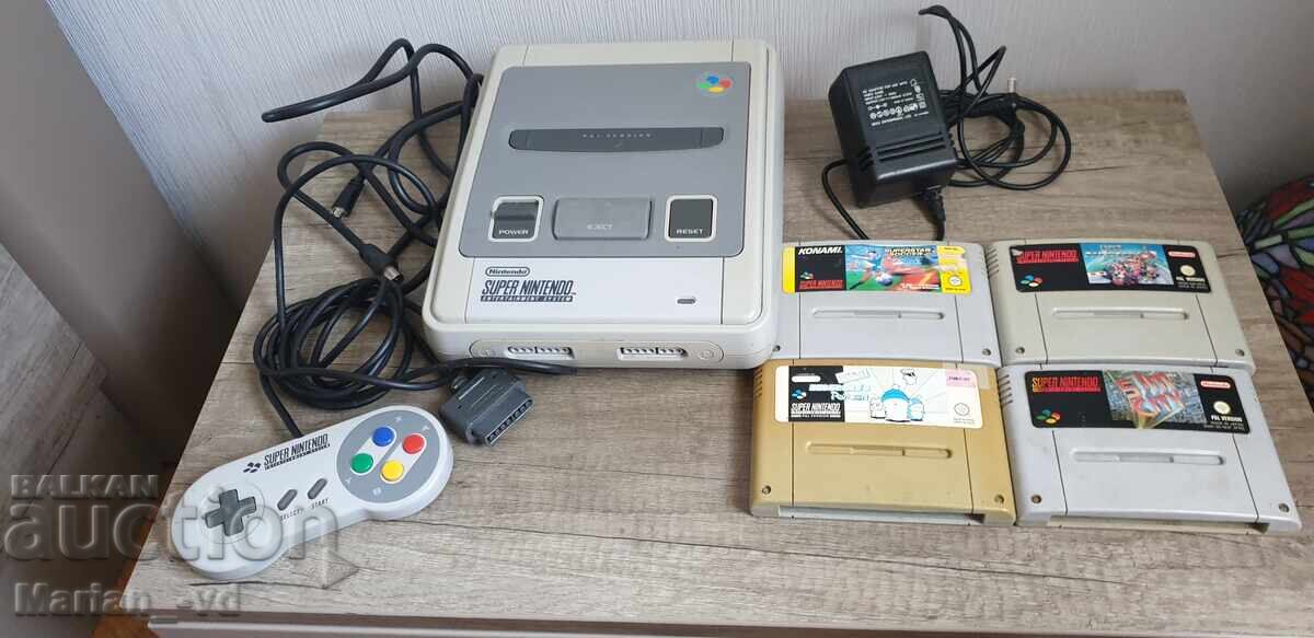 Consolă Super Nintendo cu patru dischete