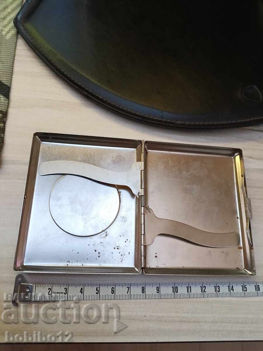 Tabacheră metalică retro cu preț € 10.00 | 19.56 BGN