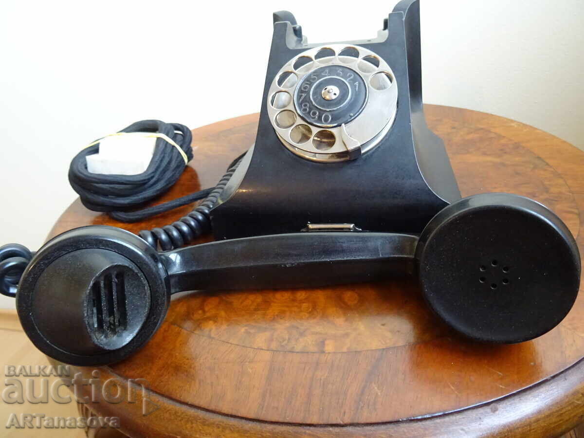 Telefon vechi din bachelită cu disc, 1948 cu preț € 60.00 | 117.35 BGN