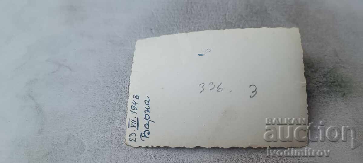 Fotografie Varna Tânăr la plimbare 1943 cu preț € 1.17 | 2.29 BGN