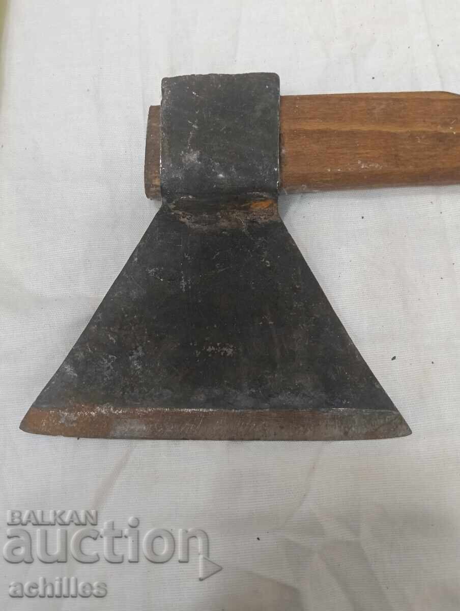 Τσεκούρι, τσεκούρι, τσεκούρι με τιμή € 5.00 | 9.78 BGN