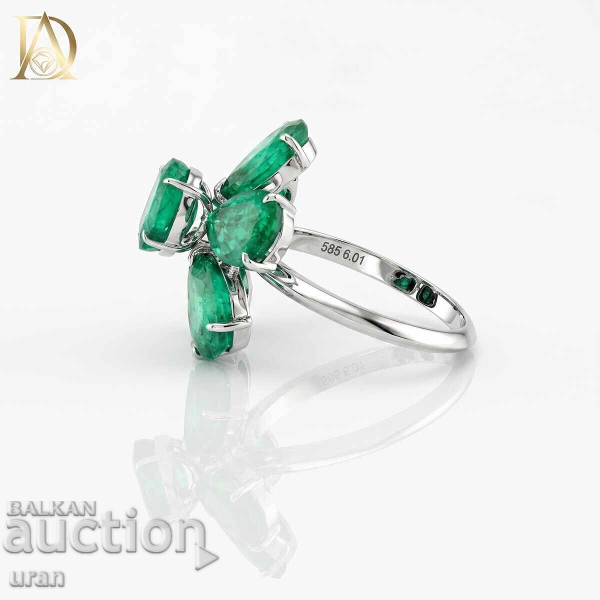 Inel nou din aur, model floare, cu smaralde naturale de 6,01 ct cu preț € 2500.00 | 4889.59 BGN Inel nou din aur, model floare, cu smaralde naturale de 6,01 ct cu preț € 2500.00 | 4889.59 BGN