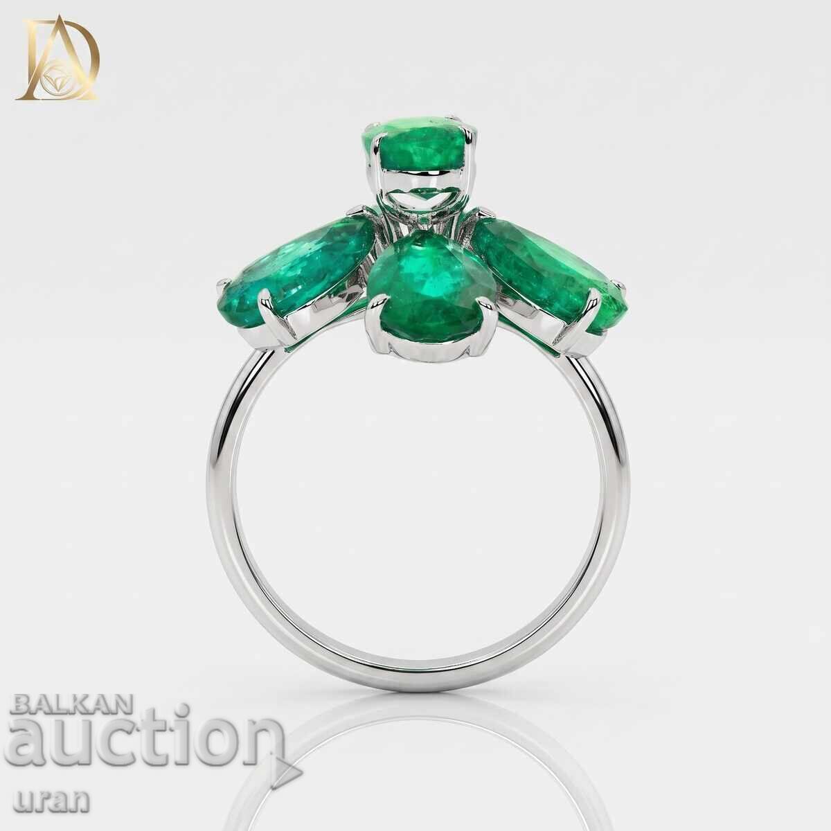 Licitație Inel nou din aur, model floare, cu smaralde naturale de 6,01 ct Licitație Inel nou din aur, model floare, cu smaralde naturale de 6,01 ct