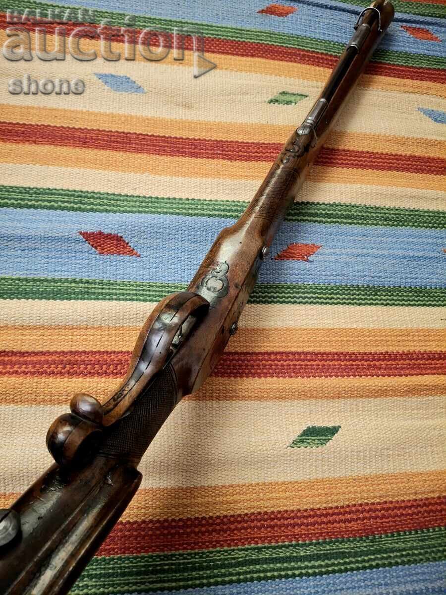 Pistol, capsulă, cremă, țigară, țigară, cuișoare cu preț € 1150.00 | 2249.21 BGN