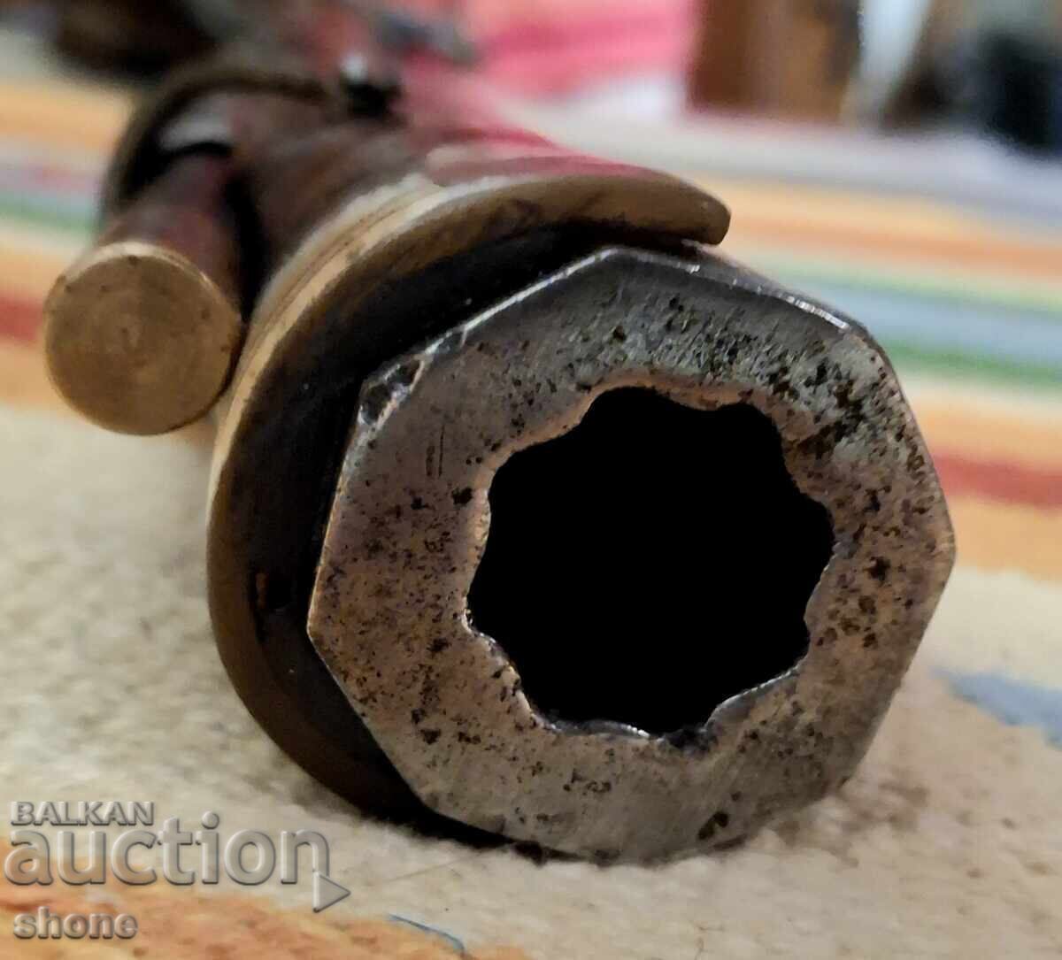 Pistol, capsulă, cremă, țigară, țigară, cuișoare - 7