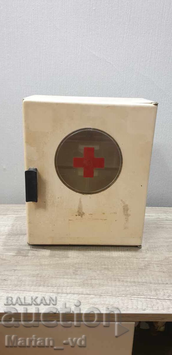Dulap rusesc metalic de farmacie din anii '50 Dulap rusesc metalic de farmacie din anii '50