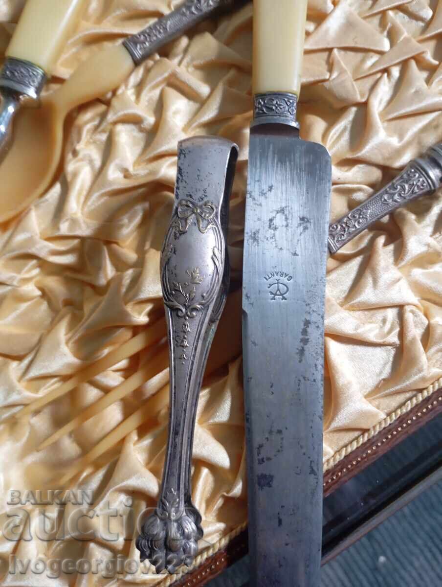 Livrarea Set vechi de tacâmuri victoriene
