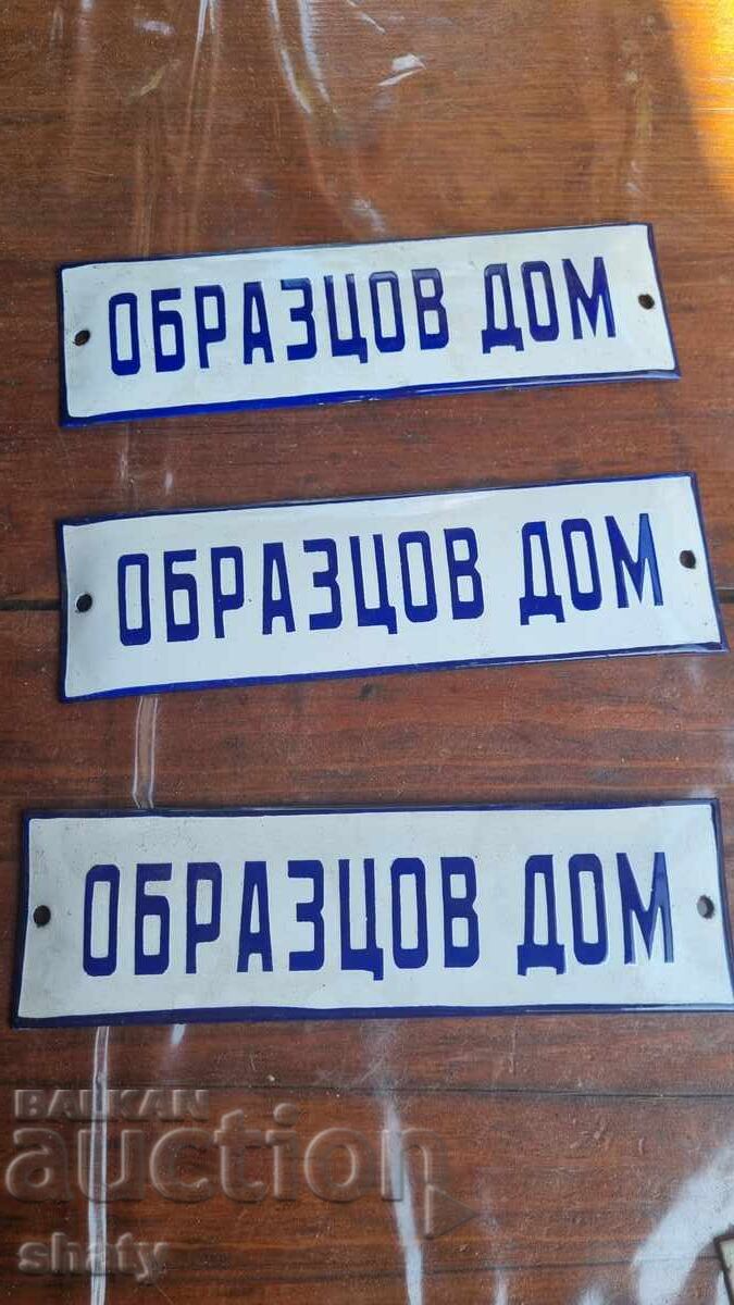 Plăcuțe mici emailate. Casă model