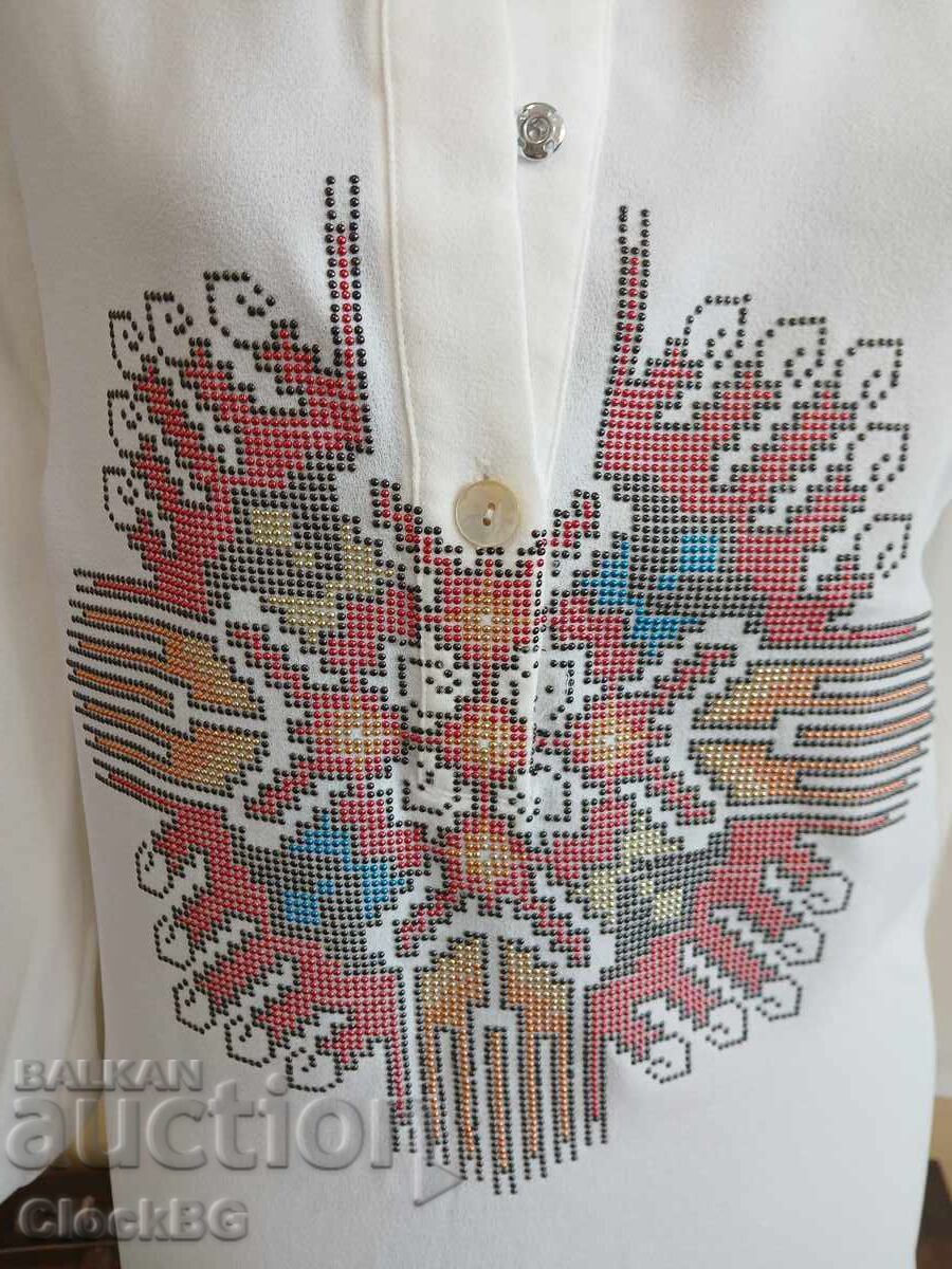 Rochie bulgărească lucrată manual cu motive tradiționale cu preț € 129.00 | 252.30 BGN