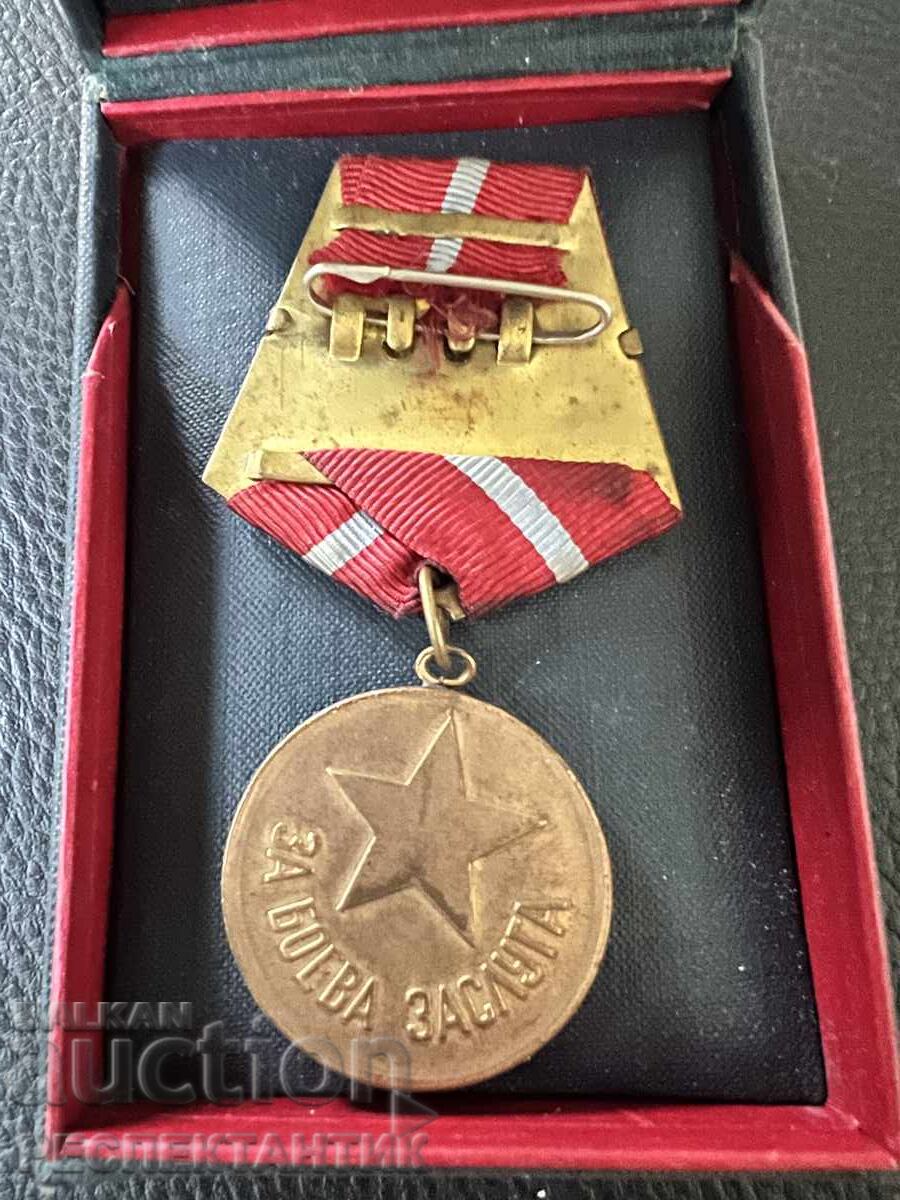 Licitație MEDALIE PENTRU MERIT MILITAR CUTIE Licitație MEDALIE PENTRU MERIT MILITAR CUTIE