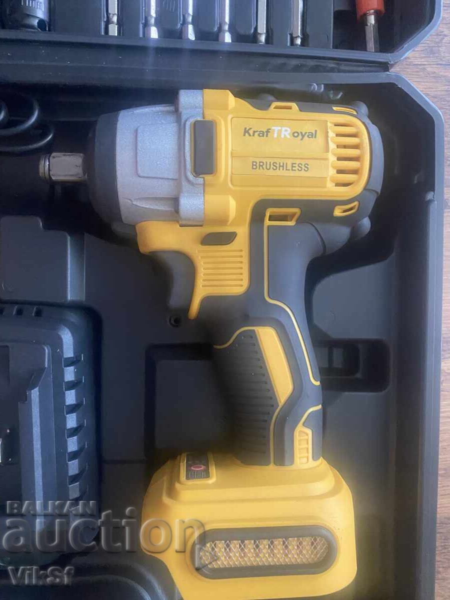 Licitație Mașină de înșurubat cu impact pe acumulator KRAFT ROYAL 36V, 8Ah + 35 Piese