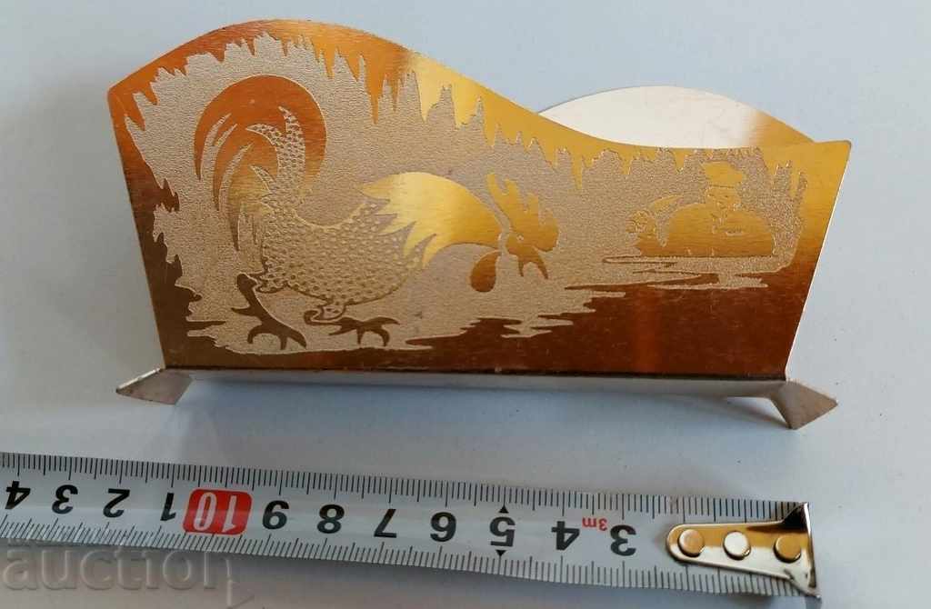SUPORT DE ȘERVEȚELE DIN METAL GRAVAT DIN PERIOADA SOCIALISTĂ COCOȘ GUDULCĂ ETNO cu preț € 12.00 | 23.47 BGN
