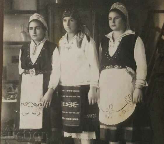 Δημοπρασία KOSTYUM NA PRISLUZHNITSA S KOLAN I PRESTILKA SNIMKA TSARSTVO BŬLGARIYA