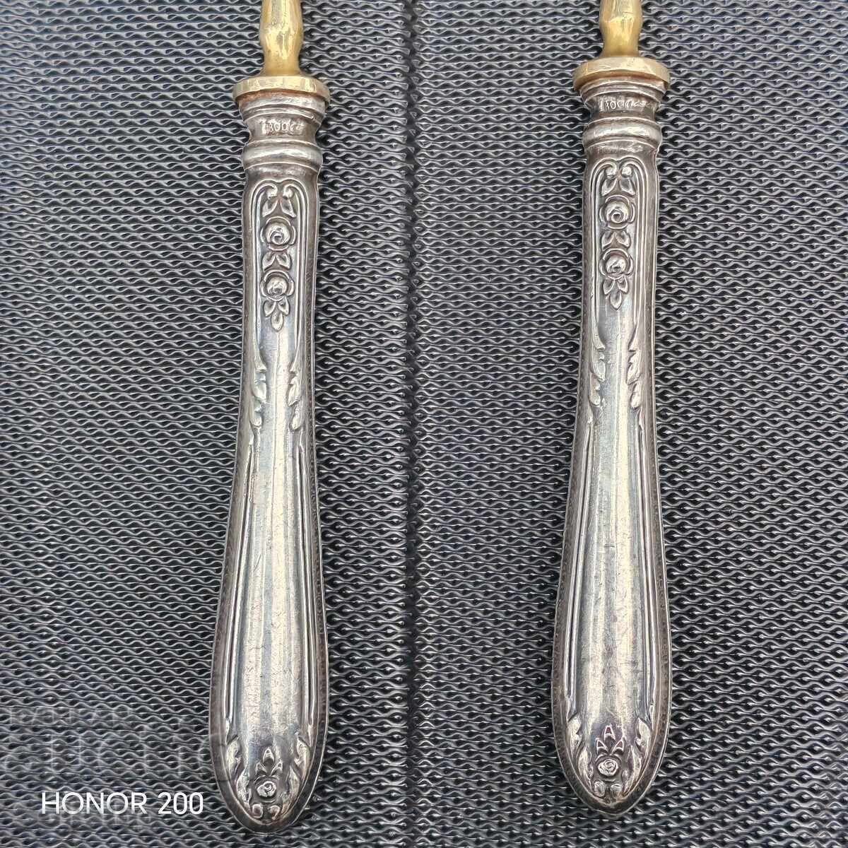 Două furculițe din argint aurit, titlul 800 cu preț € 50.00 | 97.79 BGN