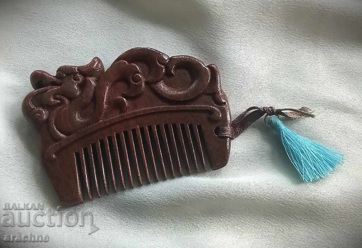 Χτένα από κόκκινο σανδαλόξυλο