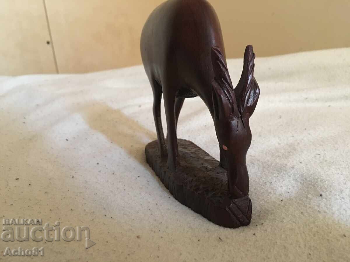 Figurină veche monolit din lemn în formă de căprioară cu preț € 30.00 | 58.68 BGN