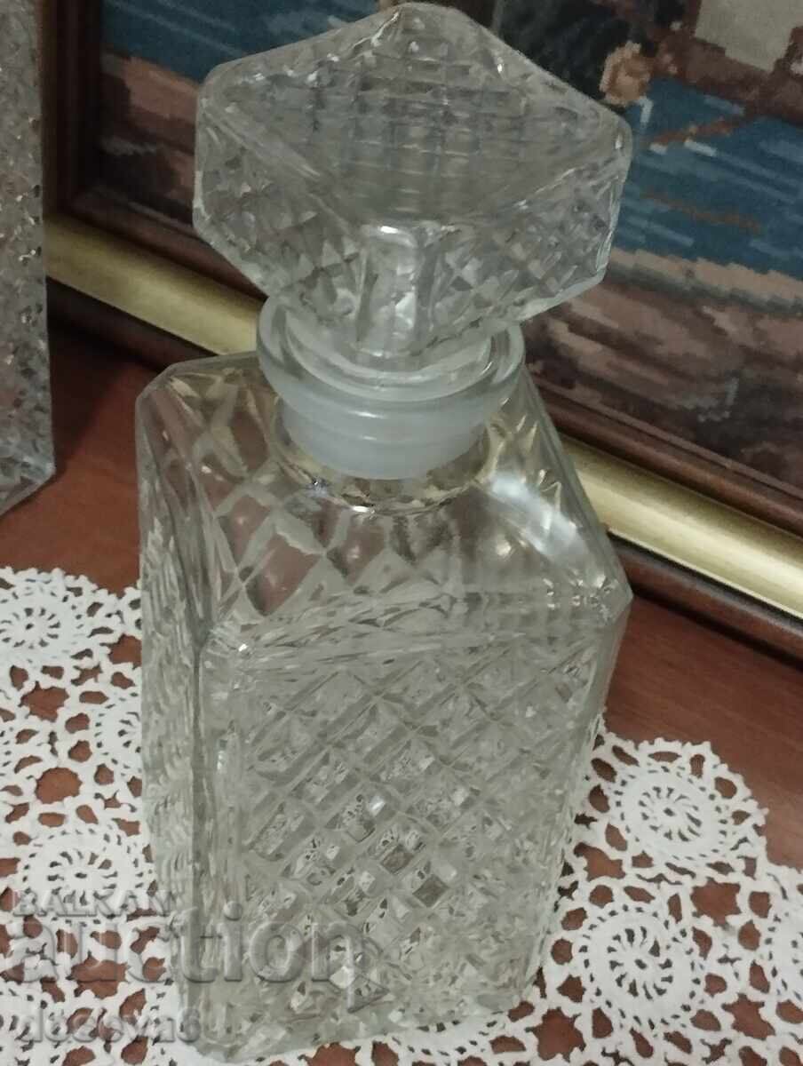 Ύψος με το πώμα 23 εκ., χωρητικότητα 750 ml με τιμή € 10.00 | 19.56 BGN