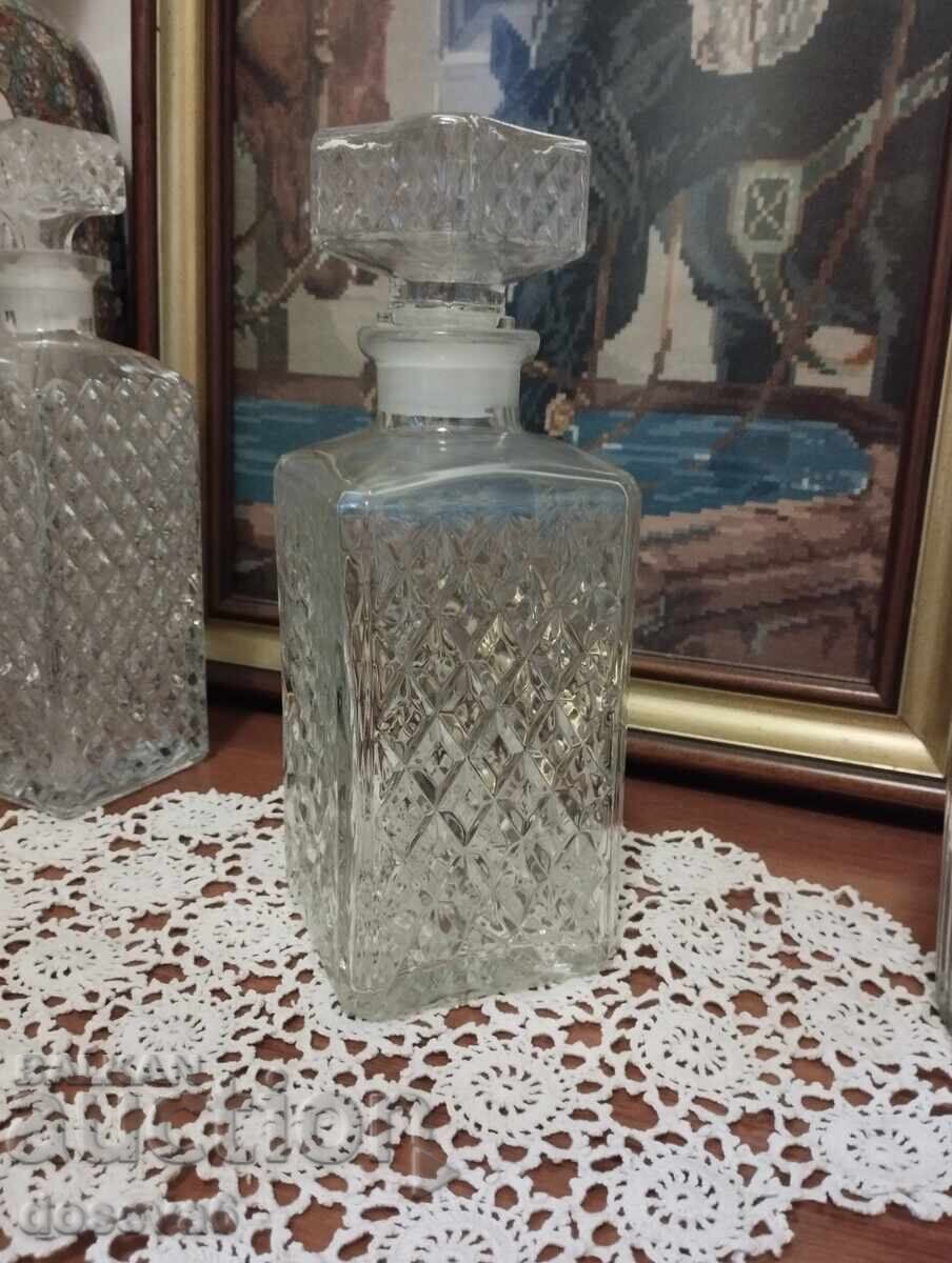 Ύψος με το πώμα 23 εκ., χωρητικότητα 750 ml