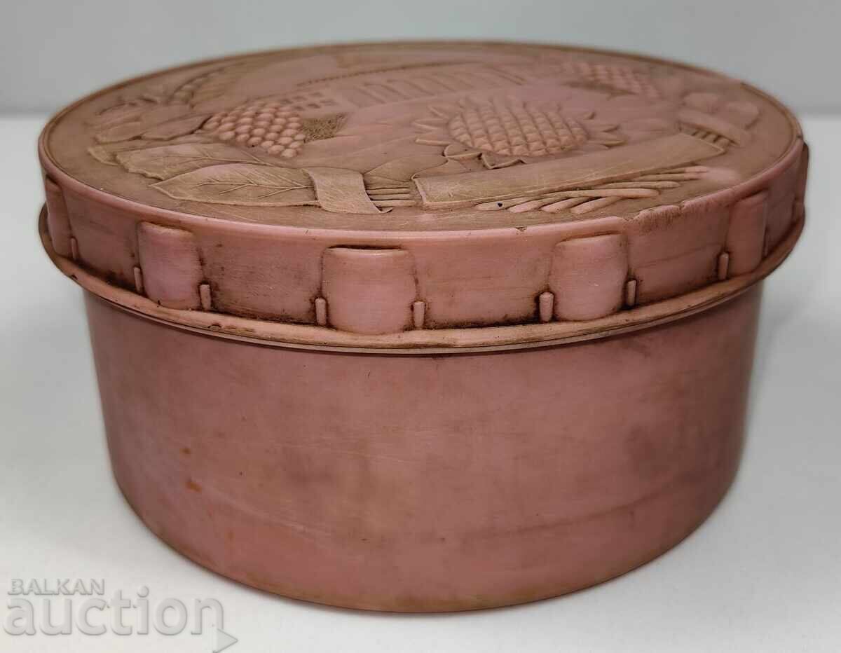 Auction  PARTY HOUSE FIVE-POINTED STAR RARE SOC BAKELITE BOX