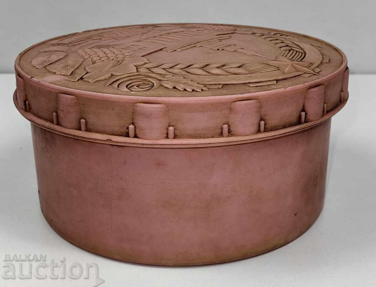 Delivery of PARTY HOUSE FIVE-POINTED STAR RARE SOC BAKELITE BOX