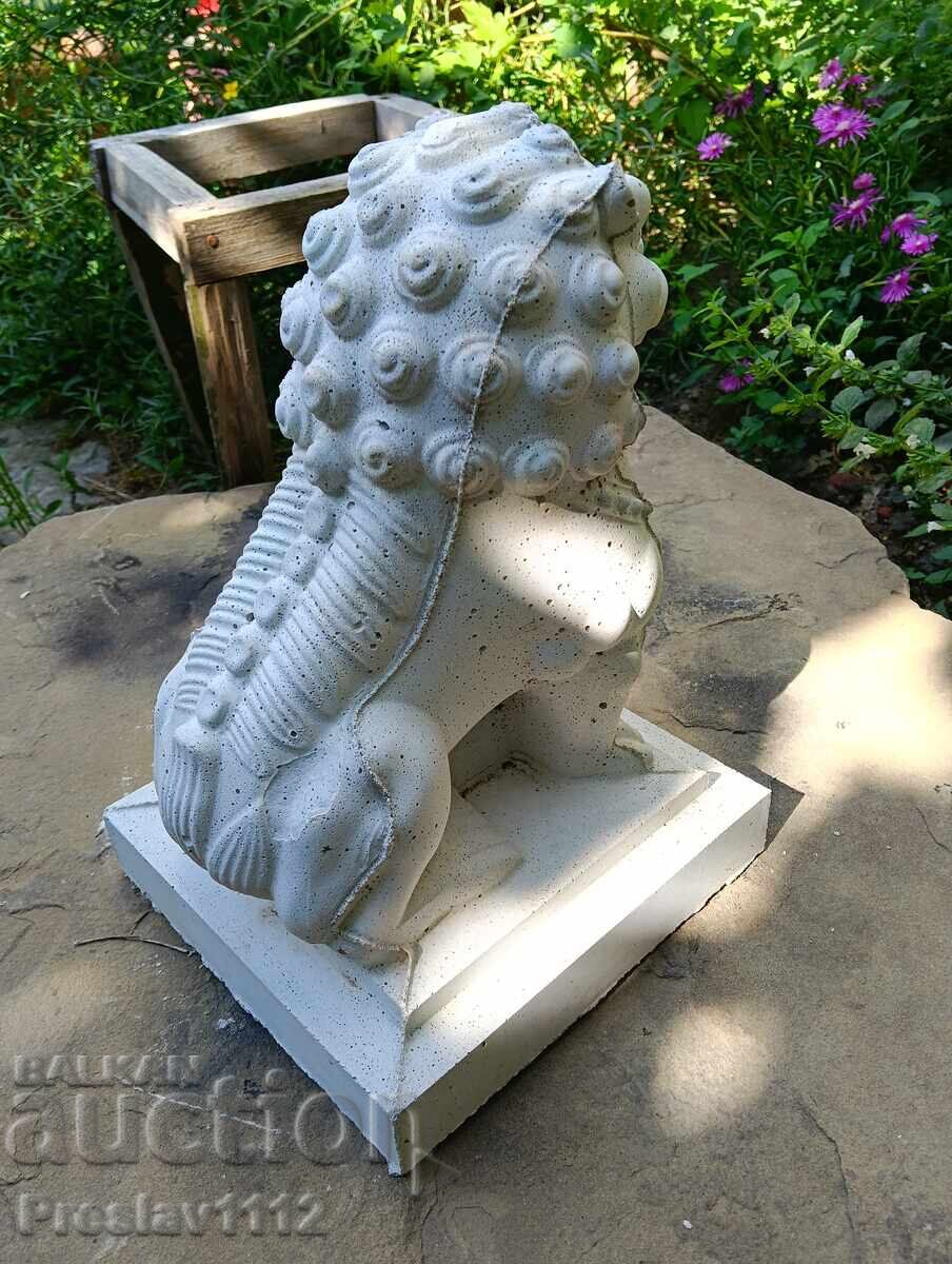 Auction  Chinese Lion Statue