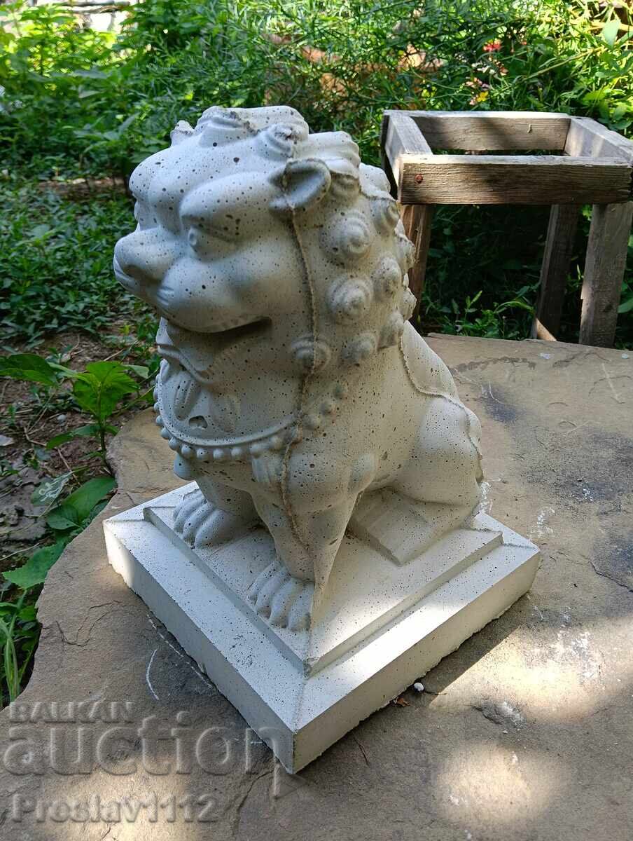 Delivery of Chinese Lion Statue
