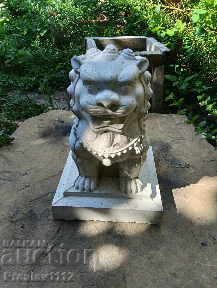 Chinese Lion Statue