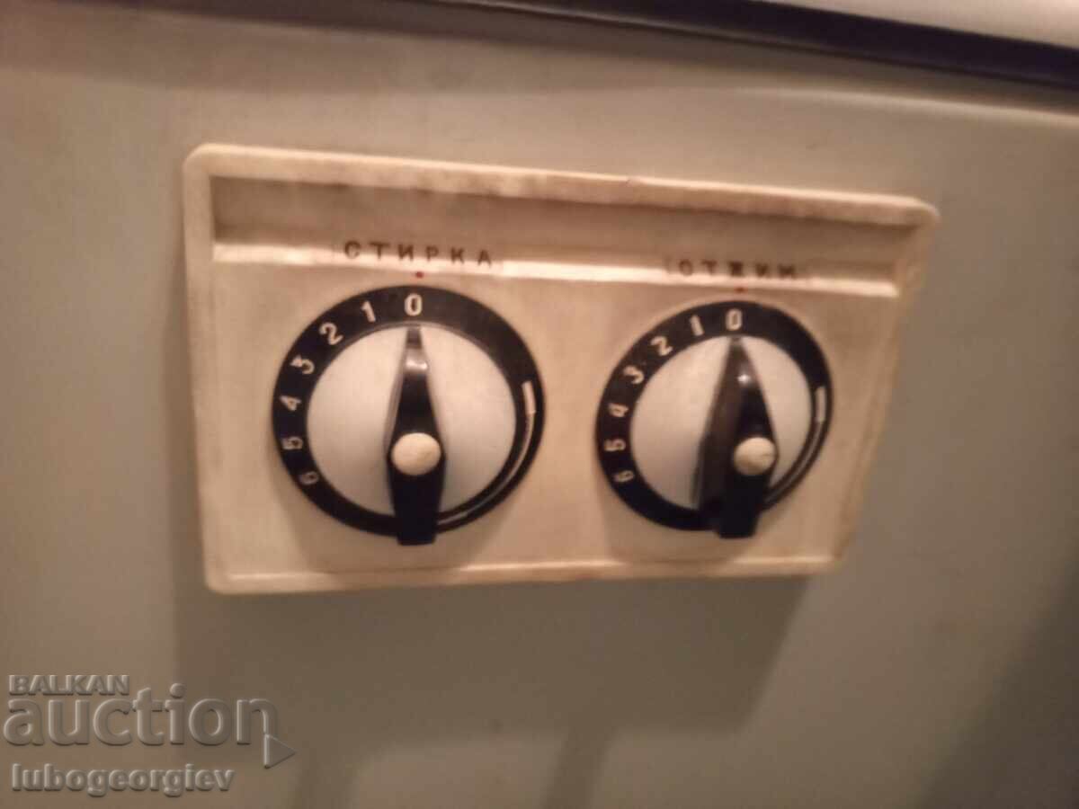 Mașină de spălat retro Aurika-70, păstrată într-un apartament din Sofia cu preț € 29.00 | 56.72 BGN