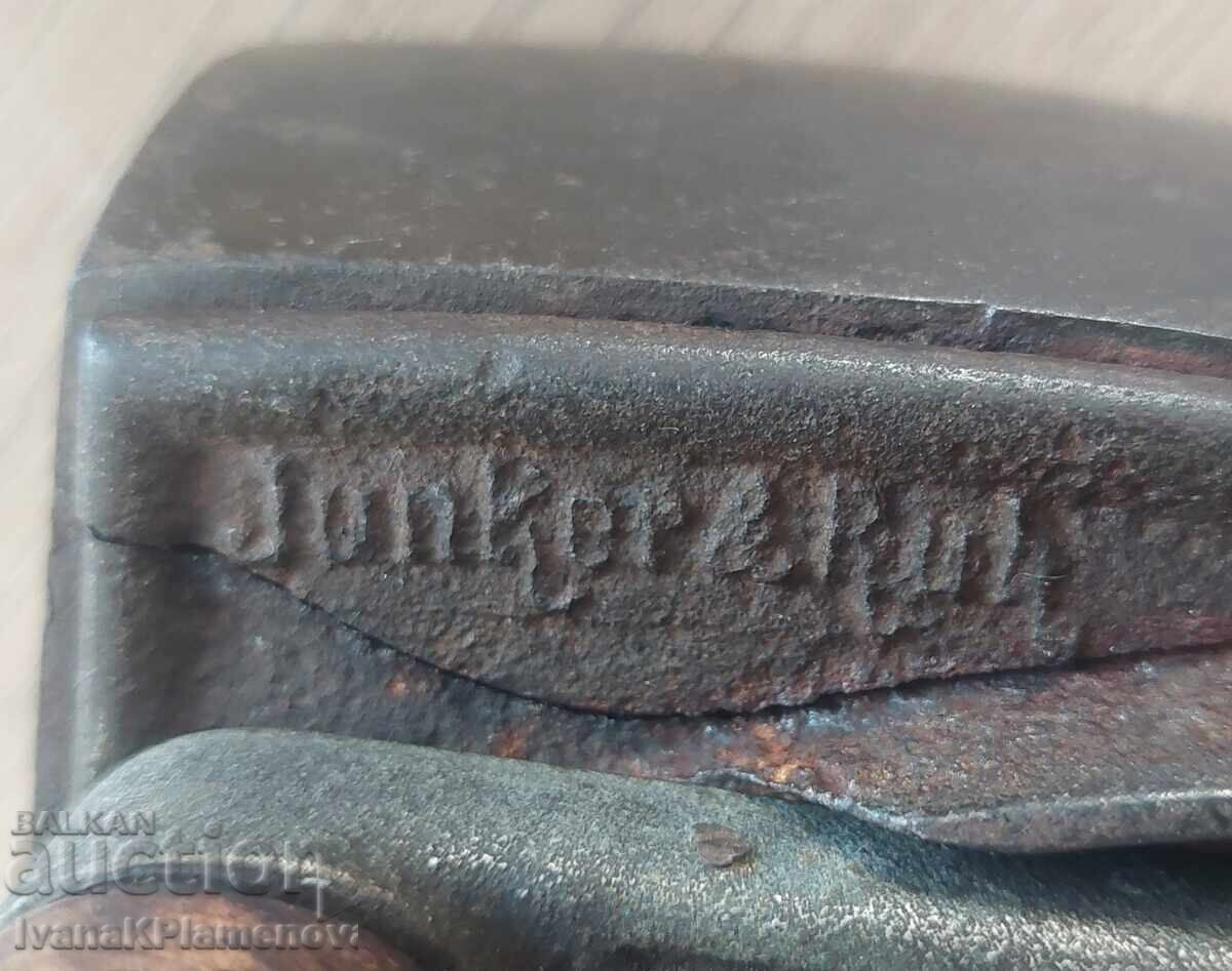 Livrarea Fier de călcat vintage cu mâner și mecanism de agățare pentru cunoscători