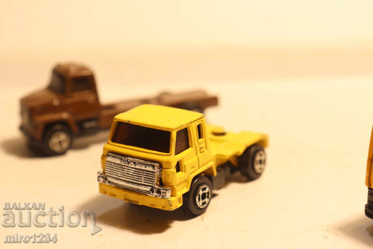 Auction  1/100 ??? LOT 3 PCS. TRUCK CAR MODEL