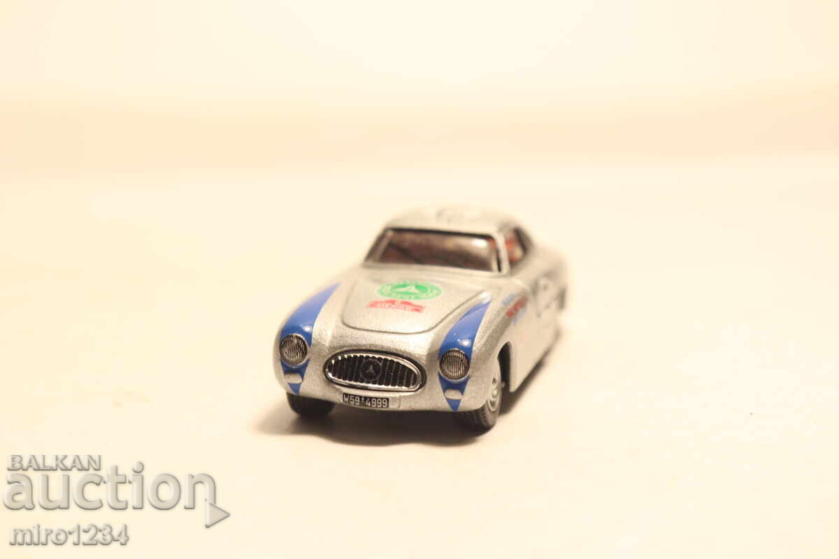 Auction 1/72 MERCEDES BENZ TOY CAR MODEL Auction 1/72 MERCEDES BENZ TOY CAR MODEL