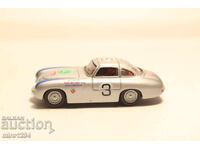 1/72 MERCEDES BENZ TOY CAR MODEL