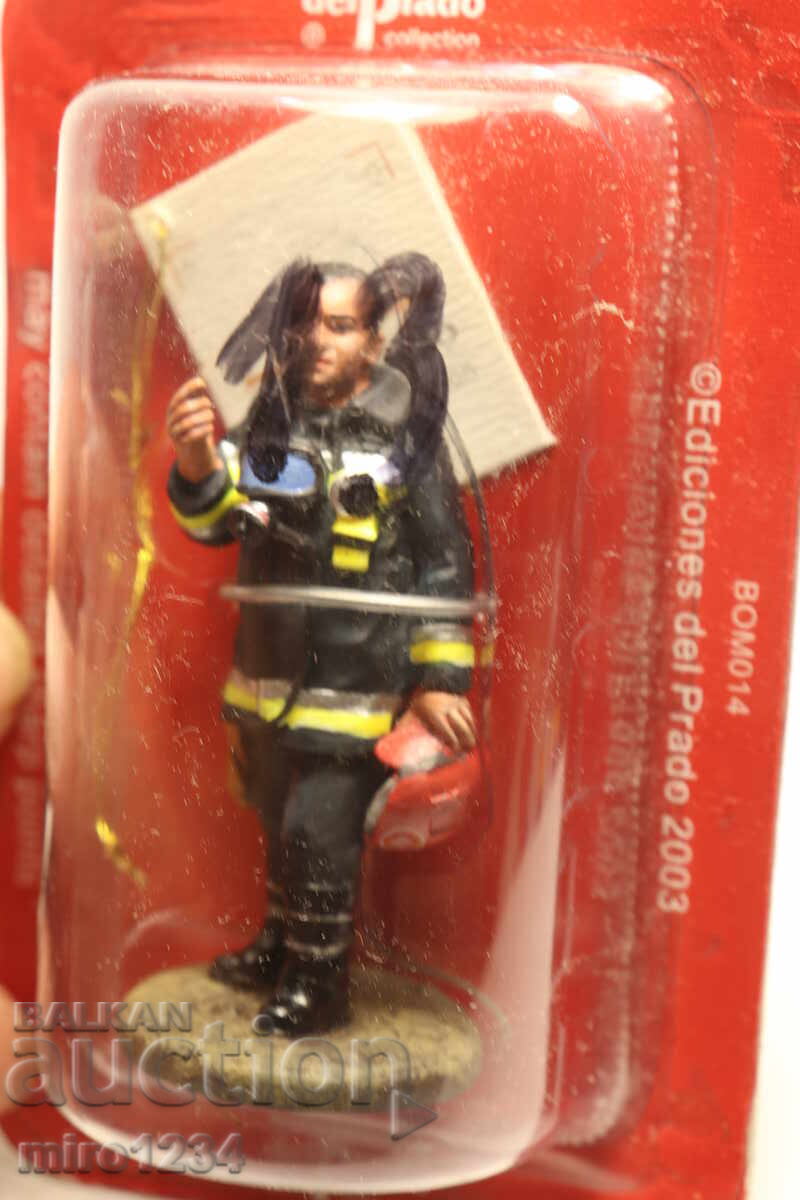 DEL PRADO FIREMAN FIREFIGHTER FIGURINE UNIFORM - 5 DEL PRADO FIREMAN FIREFIGHTER FIGURINE UNIFORM - 5